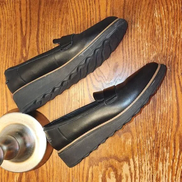 Clarks Sharon Gracie Loafers | W 9.5M | Elegant Style Meets All-Day Comfort - Picture 5 of 9